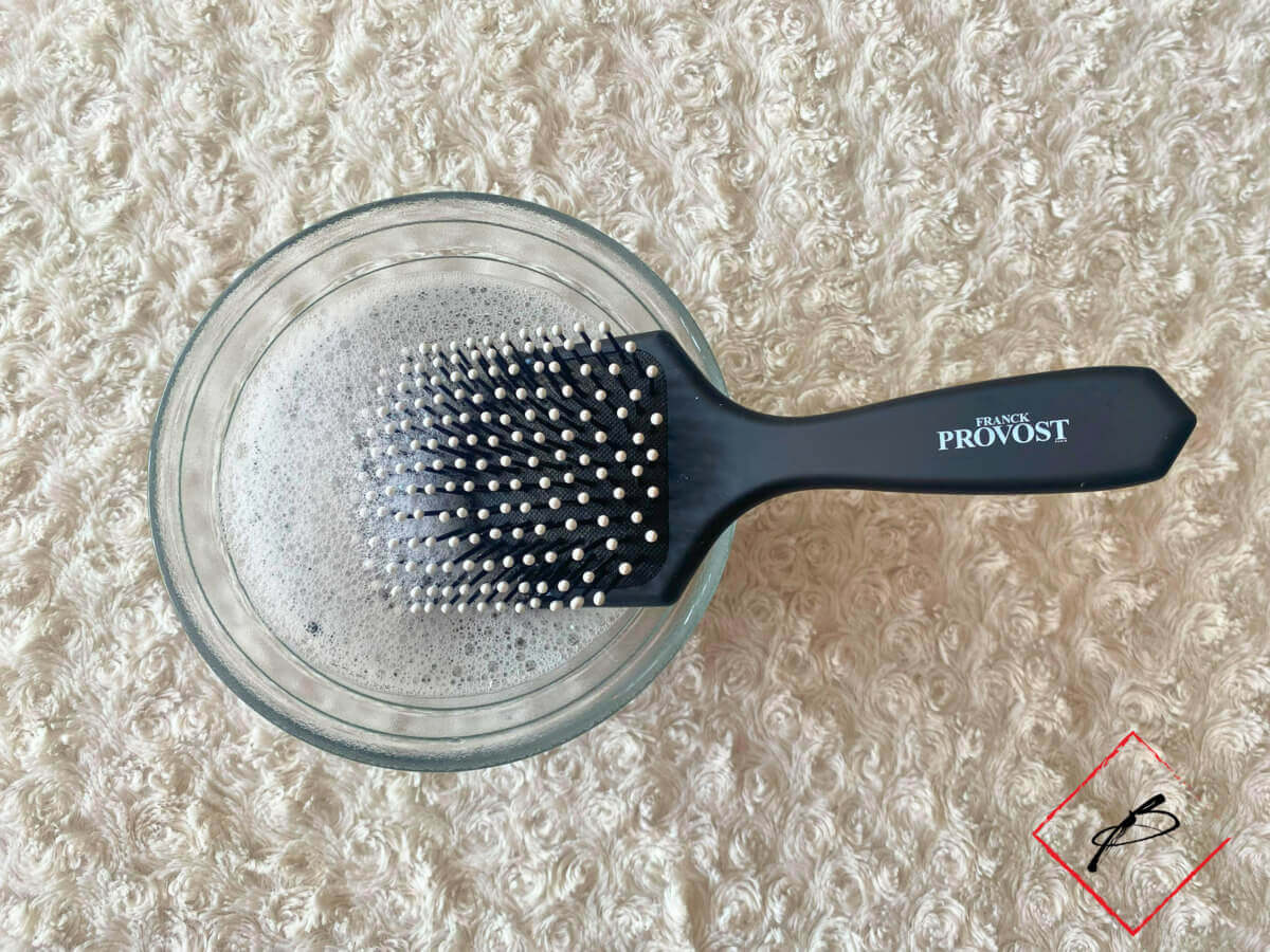 Nettoyer Une Brosse à Cheveux Poils De Sanglier Comment nettoyer une brosse à cheveux ? Nos astuces