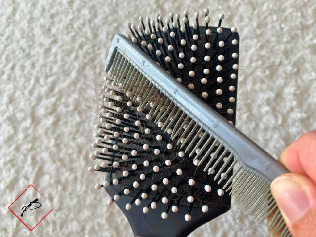 comment-enlever-les-cheveux-brosse